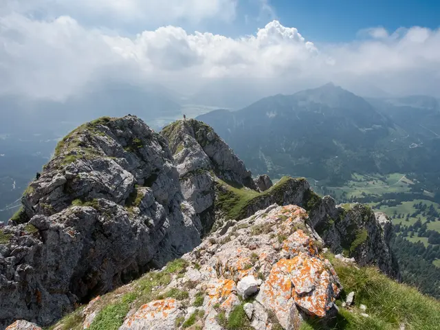 Gipfel des Aggensteins bei schönem Wetter