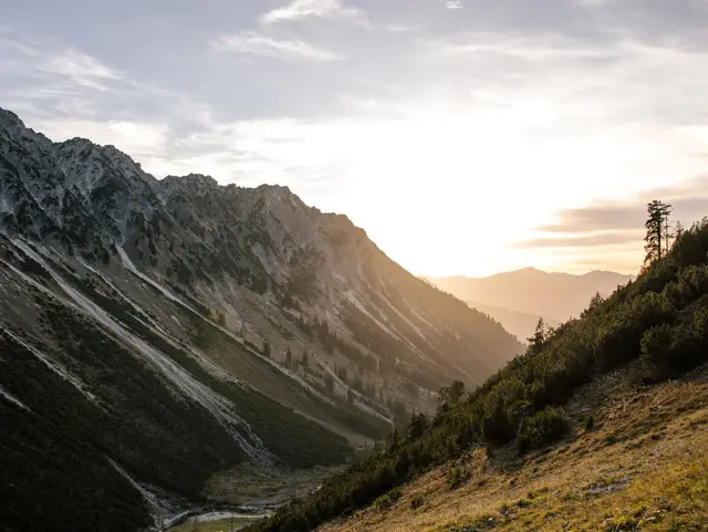 Nebelhorn: Schroffe Berggipfel im Sonnenlicht